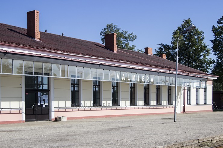 In 1911-1912 a station building, narrow-gauge locomotive depo, running gear workshops and other buildings were brought up here.