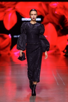 Rīgas modes nedēļa piedāvā iepazīties ar kolekciju STOCKMANN x LATVIAN DESIGNERS no Latvijas. Foto: Mark Litvyakov 19