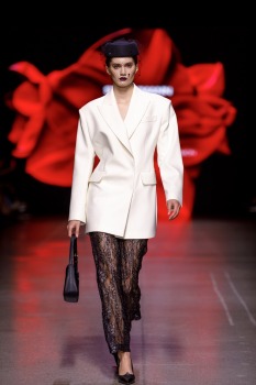 Rīgas modes nedēļa piedāvā iepazīties ar kolekciju STOCKMANN x LATVIAN DESIGNERS no Latvijas. Foto: Mark Litvyakov 27