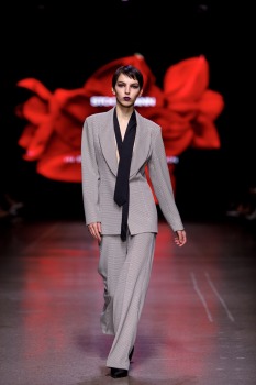 Rīgas modes nedēļa piedāvā iepazīties ar kolekciju STOCKMANN x LATVIAN DESIGNERS no Latvijas. Foto: Mark Litvyakov 39