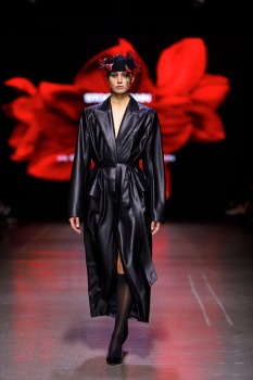Rīgas modes nedēļa piedāvā iepazīties ar kolekciju STOCKMANN x LATVIAN DESIGNERS no Latvijas. Foto: Mark Litvyakov 7