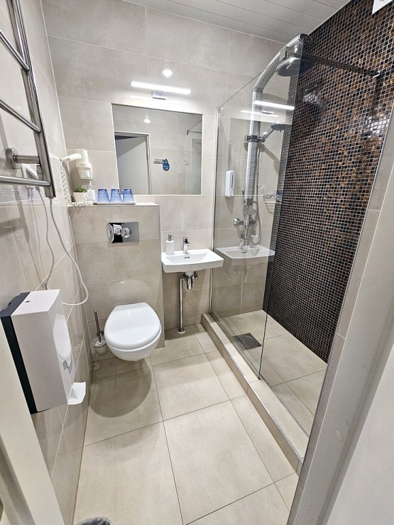 Iepazīstam un vakariņojam Narvas viesnīcā «Narva-Jõesuu SPA & Sanatoorium». Sadarbībā ar «Active Travel» un Idaviru 379196