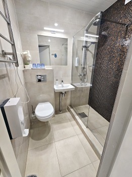 Iepazīstam un vakariņojam Narvas viesnīcā «Narva-Jõesuu SPA & Sanatoorium». Sadarbībā ar «Active Travel» un Idaviru 18