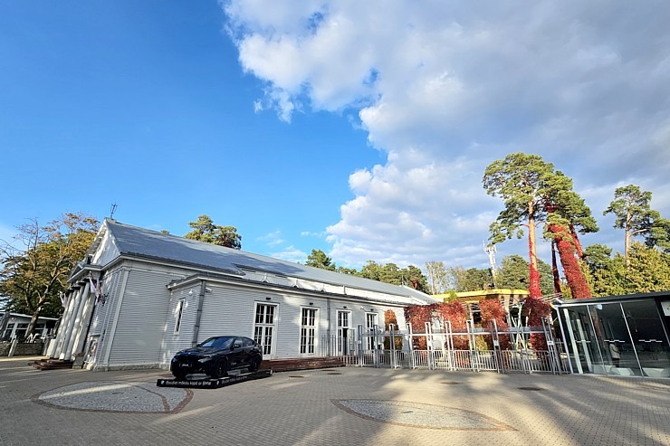 Leģendārās Dzintaru koncertzāles apskate ar iespēju ielūkoties mākslinieku grimētavās. Sadarbībā ar VisitJurmala.lv 379325