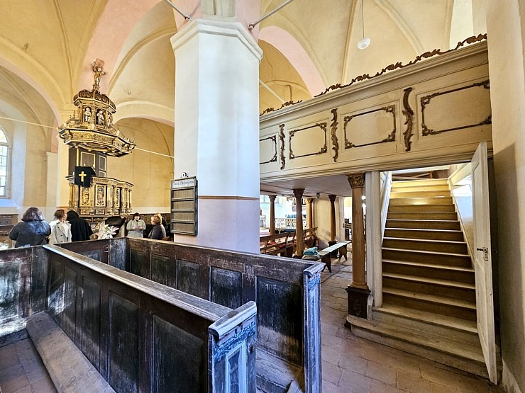 Apmeklējam Zlēku luterāņu baznīcu, kas celta celta ap 1645.gadu, Ventspils novadā 379653