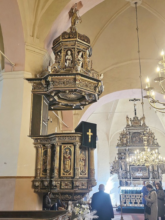 Apmeklējam Zlēku luterāņu baznīcu, kas celta celta ap 1645.gadu, Ventspils novadā 379654