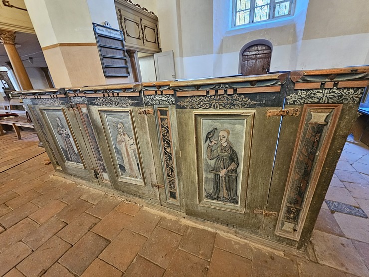 Apmeklējam Zlēku luterāņu baznīcu, kas celta celta ap 1645.gadu, Ventspils novadā 379660