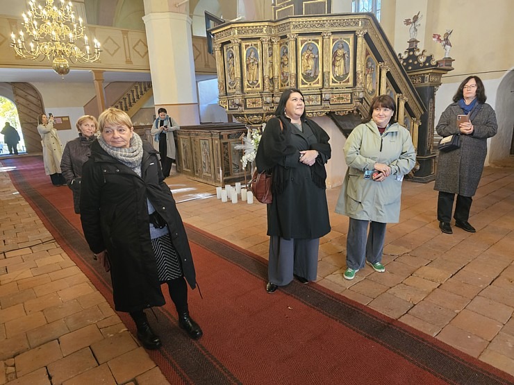 Apmeklējam Zlēku luterāņu baznīcu, kas celta celta ap 1645.gadu, Ventspils novadā 379663