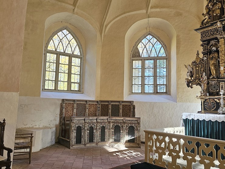 Apmeklējam Zlēku luterāņu baznīcu, kas celta celta ap 1645.gadu, Ventspils novadā 379664