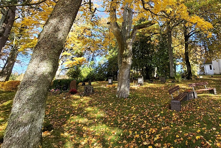 Apmeklējam Zlēku luterāņu baznīcu, kas celta celta ap 1645.gadu, Ventspils novadā 379646