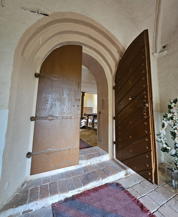 Apmeklējam Zlēku luterāņu baznīcu, kas celta celta ap 1645.gadu, Ventspils novadā 379648