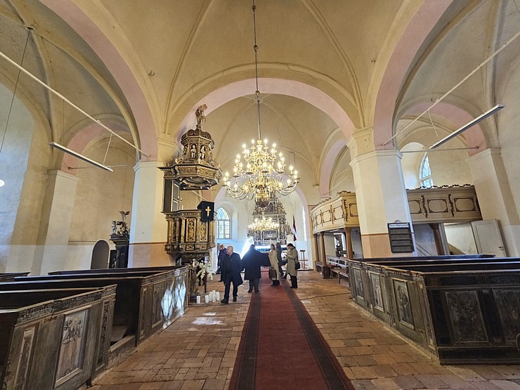 Apmeklējam Zlēku luterāņu baznīcu, kas celta celta ap 1645.gadu, Ventspils novadā 379649