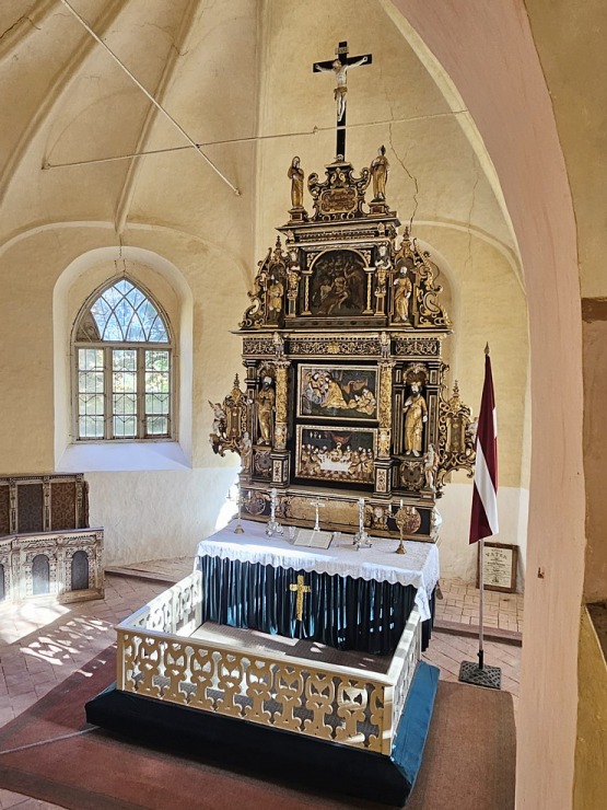 Apmeklējam Zlēku luterāņu baznīcu, kas celta celta ap 1645.gadu, Ventspils novadā 379650