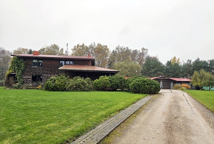 Apmeklējam tekstilmākslinieci Baibu Rīteri ļoti skaistā Saldus novada viensētā, kur tiek austi unikāli gobolēni 379754