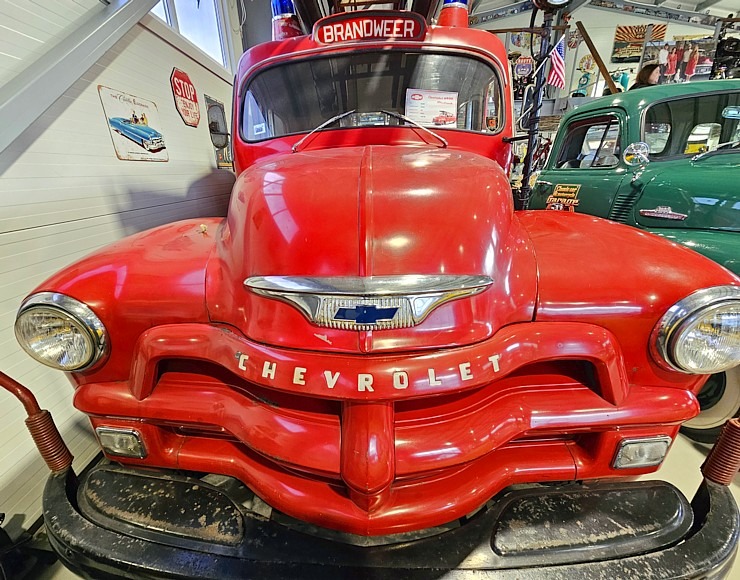 Apmeklējam Milzkalnes «Classic Car & Motorcycle Garage» muzeju Tukuma novadā 379795