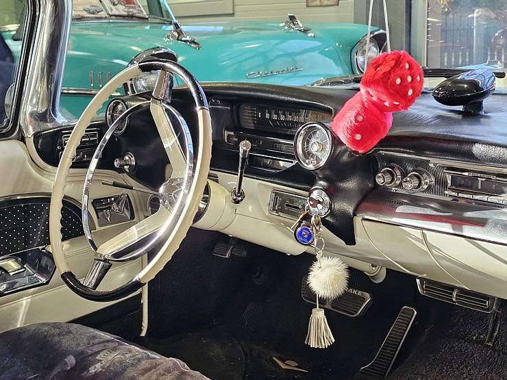 Apmeklējam Milzkalnes «Classic Car & Motorcycle Garage» muzeju Tukuma novadā 379797