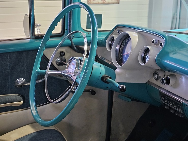 Apmeklējam Milzkalnes «Classic Car & Motorcycle Garage» muzeju Tukuma novadā 379798