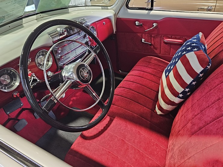 Apmeklējam Milzkalnes «Classic Car & Motorcycle Garage» muzeju Tukuma novadā 379799