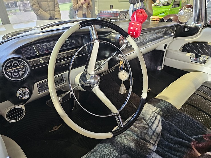 Apmeklējam Milzkalnes «Classic Car & Motorcycle Garage» muzeju Tukuma novadā 379801