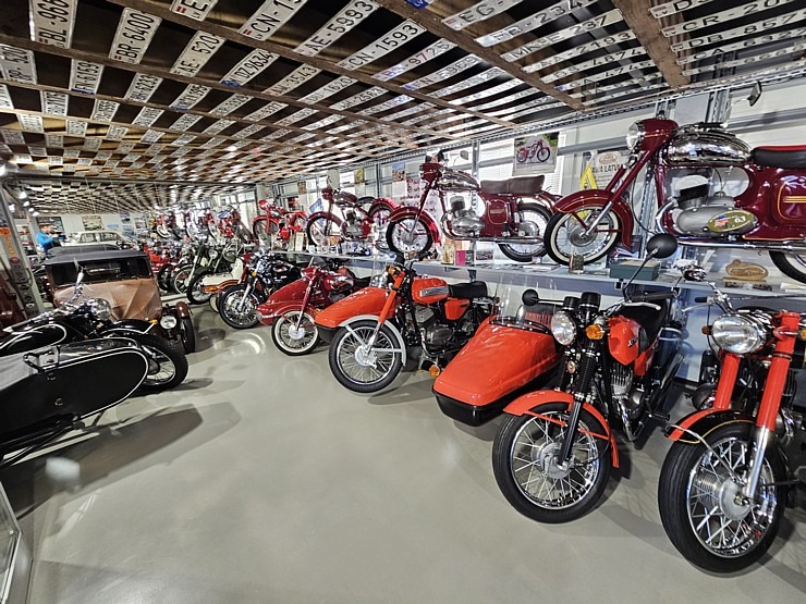 Apmeklējam Milzkalnes «Classic Car & Motorcycle Garage» muzeju Tukuma novadā 379804
