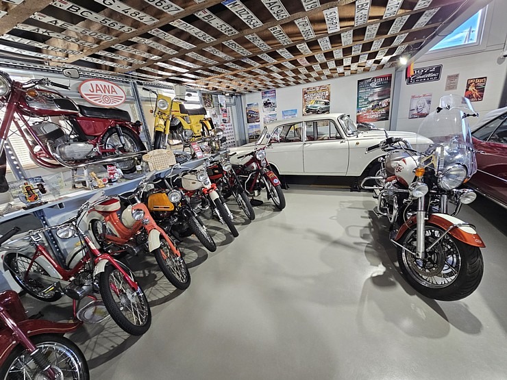 Apmeklējam Milzkalnes «Classic Car & Motorcycle Garage» muzeju Tukuma novadā 379805