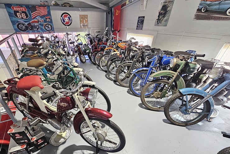 Apmeklējam Milzkalnes «Classic Car & Motorcycle Garage» muzeju Tukuma novadā 379807