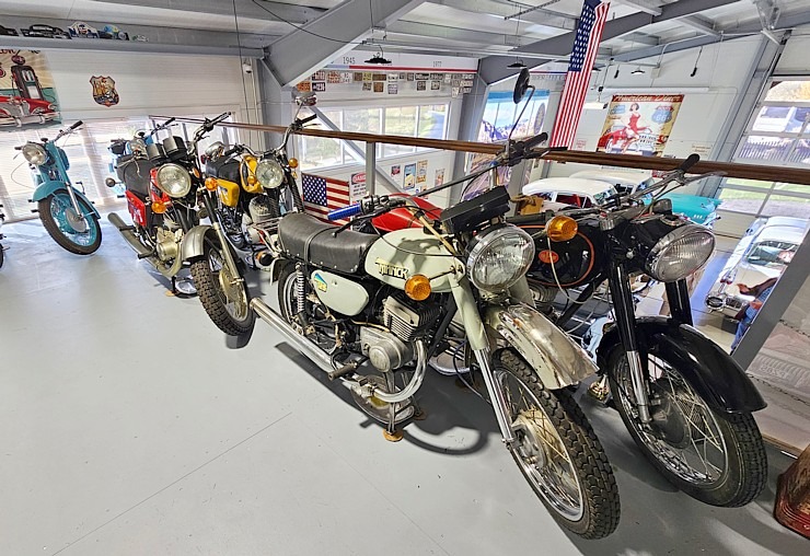 Apmeklējam Milzkalnes «Classic Car & Motorcycle Garage» muzeju Tukuma novadā 379808