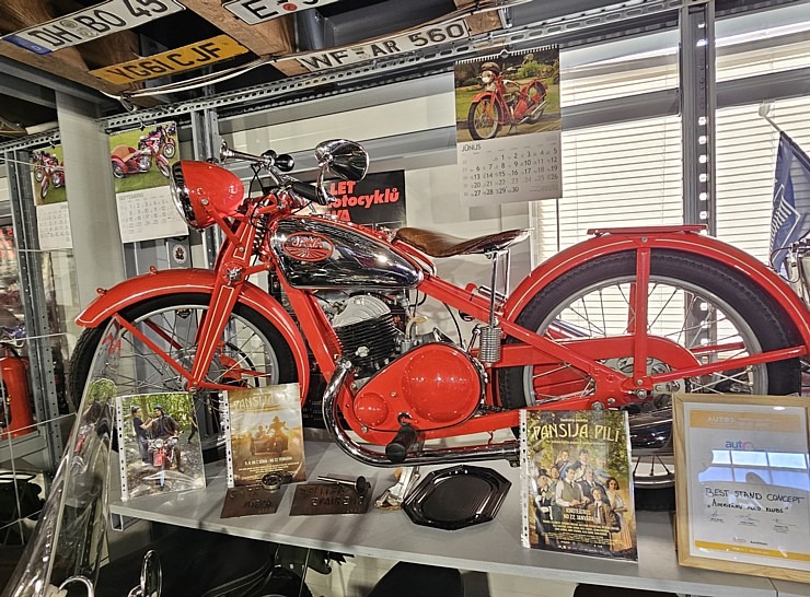 Apmeklējam Milzkalnes «Classic Car & Motorcycle Garage» muzeju Tukuma novadā 379812