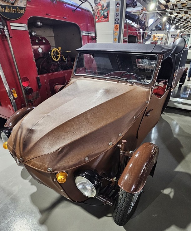 Apmeklējam Milzkalnes «Classic Car & Motorcycle Garage» muzeju Tukuma novadā 379813