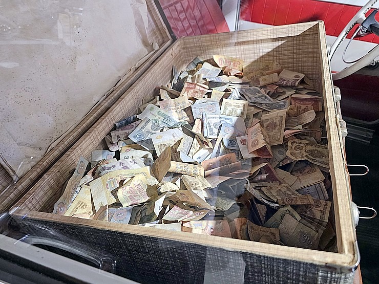 Apmeklējam Milzkalnes «Classic Car & Motorcycle Garage» muzeju Tukuma novadā 379823