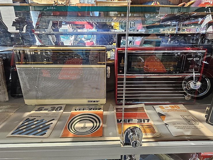 Apmeklējam Milzkalnes «Classic Car & Motorcycle Garage» muzeju Tukuma novadā 379825