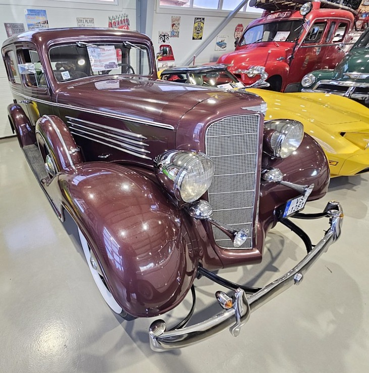 Apmeklējam Milzkalnes «Classic Car & Motorcycle Garage» muzeju Tukuma novadā 379830