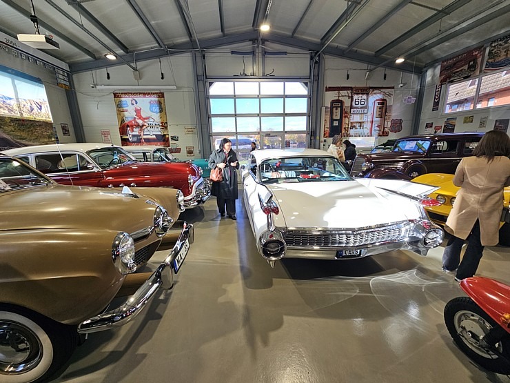 Apmeklējam Milzkalnes «Classic Car & Motorcycle Garage» muzeju Tukuma novadā 379792