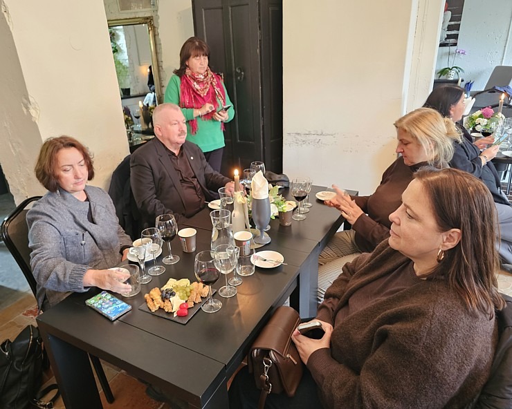 Izbaudām Kandavas Vīna nama viesmīlību Tukuma novadā 379884