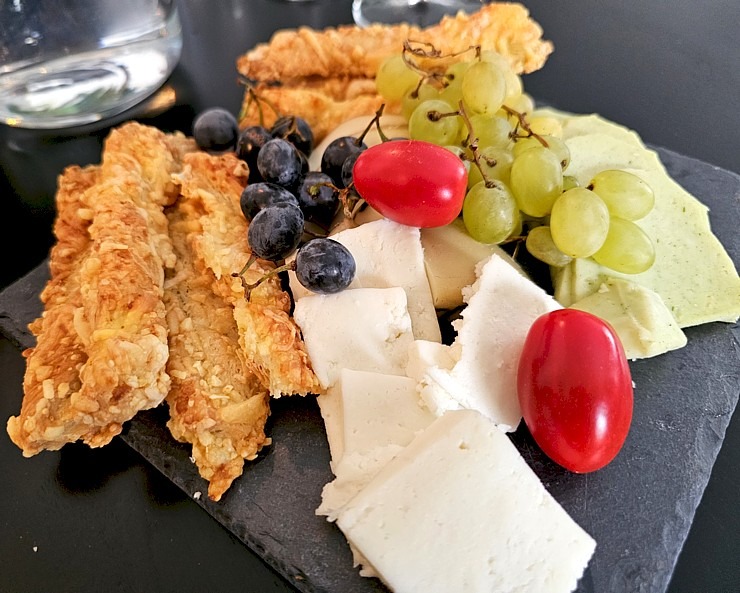 Izbaudām Kandavas Vīna nama viesmīlību Tukuma novadā 379886