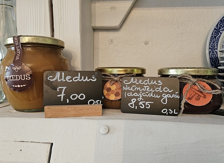 Izbaudām Kandavas Vīna nama viesmīlību Tukuma novadā 379893