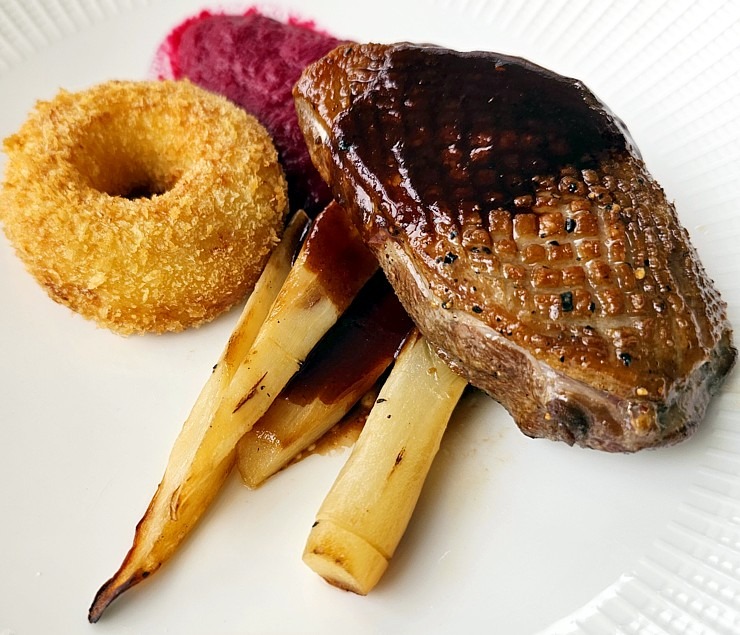 Izbaudām Tukuma novada Kalnmuižas pils restorāna pusdienu piedāvājumu 379925