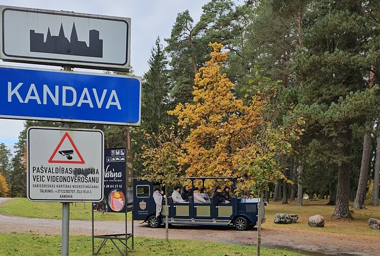 «Kandavas vīna nams» piedāvā izbraucienus ar retro auto «Zīle» – 12 vietīgu auto audio gida pavadījumā 379956