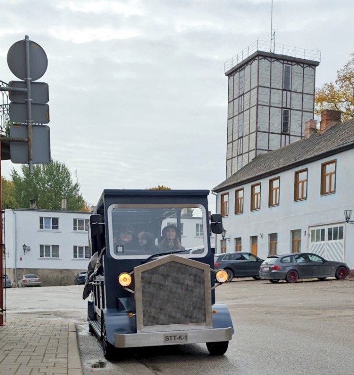«Kandavas vīna nams» piedāvā izbraucienus ar retro auto «Zīle» – 12 vietīgu auto audio gida pavadījumā 379957