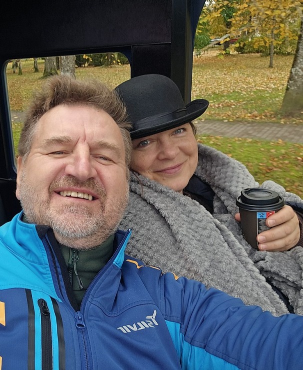 «Kandavas vīna nams» piedāvā izbraucienus ar retro auto «Zīle» – 12 vietīgu auto audio gida pavadījumā 379941