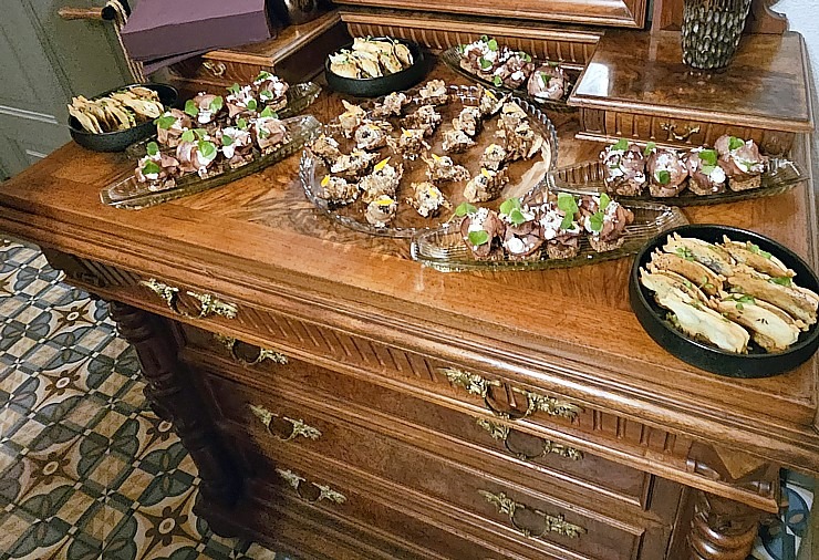 Iepazīstam Kuldīgas Kuldes muižas apartamentus un izbaudām vakariņu pasākumu 380002