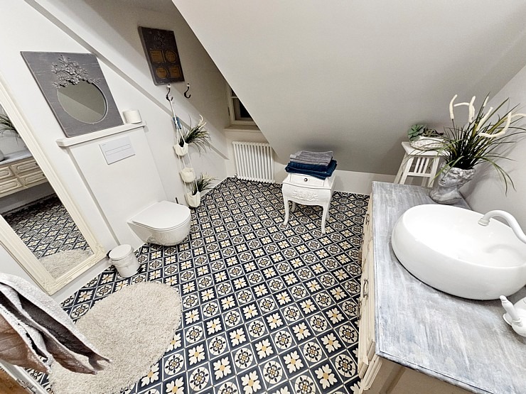 Iepazīstam Kuldīgas Kuldes muižas apartamentus un izbaudām vakariņu pasākumu 380013