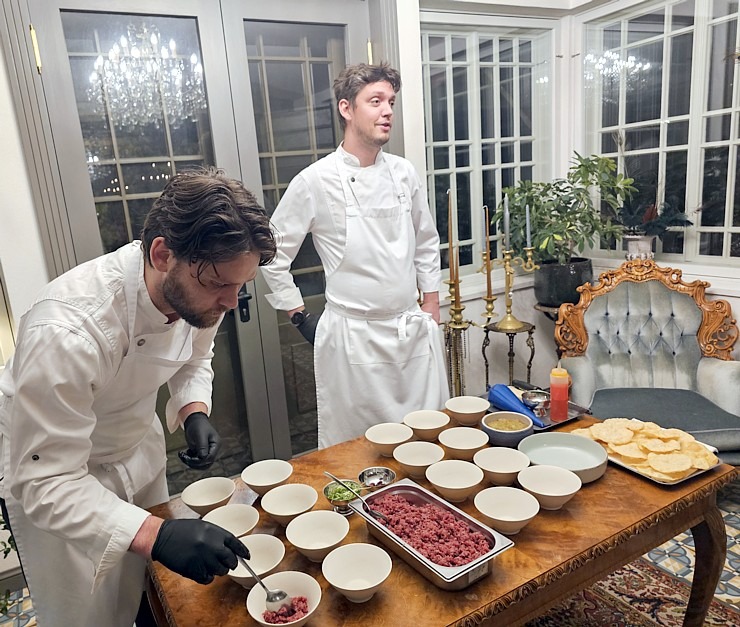 Iepazīstam Kuldīgas Kuldes muižas apartamentus un izbaudām vakariņu pasākumu 379997