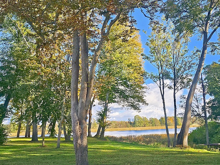 Apmeklējam Vārves muižas kompleksu Ventas krastā Ventspils novadā 380045