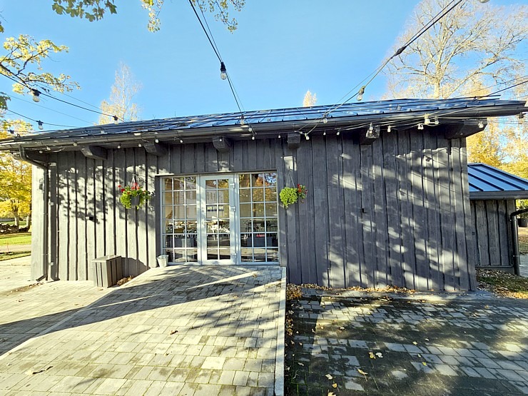 Apmeklējam Vārves muižas kompleksu Ventas krastā Ventspils novadā 380052