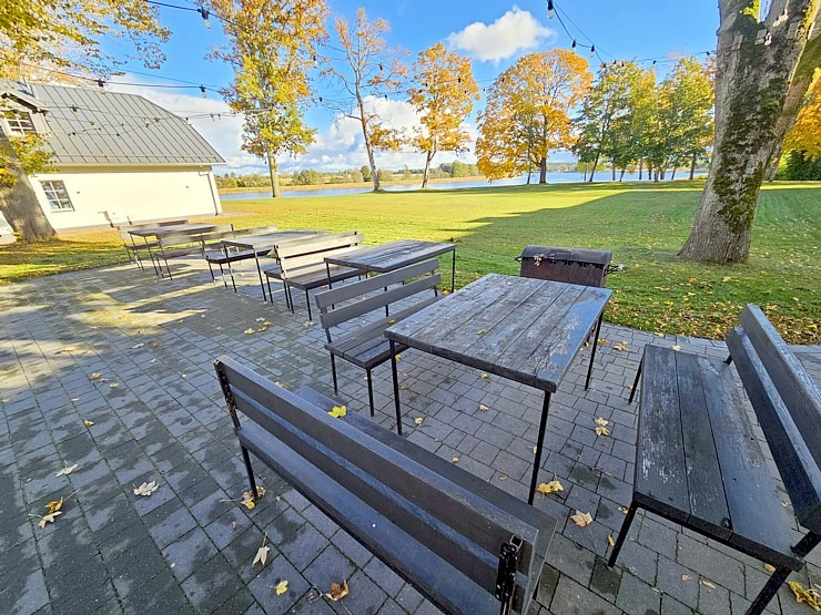 Apmeklējam Vārves muižas kompleksu Ventas krastā Ventspils novadā 380053