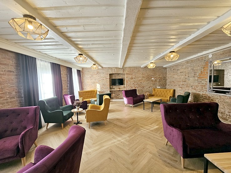 Apmeklējam Vārves muižas kompleksu Ventas krastā Ventspils novadā 380055