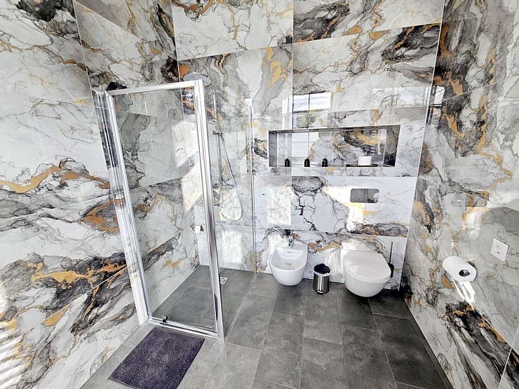 Apmeklējam Vārves muižas kompleksu Ventas krastā Ventspils novadā 380067