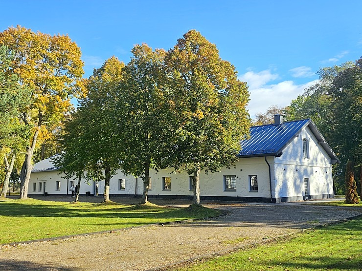 Apmeklējam Vārves muižas kompleksu Ventas krastā Ventspils novadā 380039