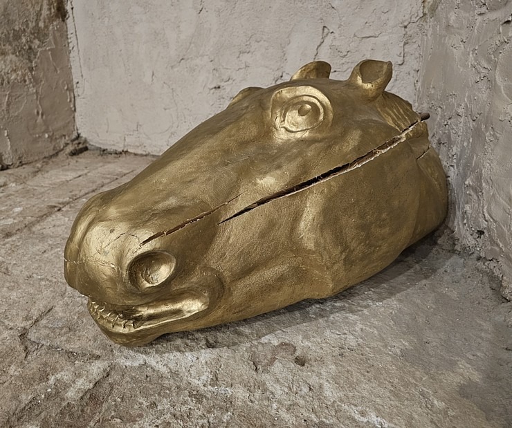 Iepazīstam Dundagas pili Talsu novadā, kas piedāvā naktsmītni, TIC, izstādes un konferenču telpas 380118